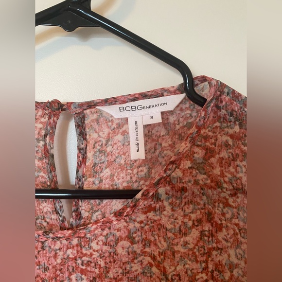 BCBGeneration Floral Ruffle Top - Picture 6 of 8